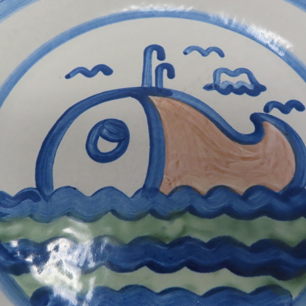 MA Hadley Pottery Blue Whale Dinner Plate Hand Painted Stoneware Nautical VTG - Picture 4 of 14
